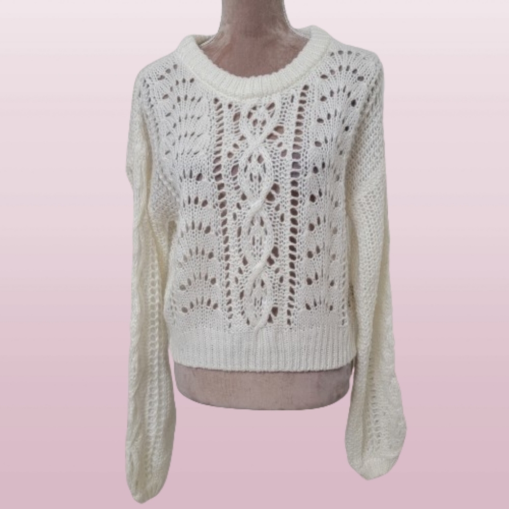 Moon & Madison. Size L Ivory Loose Knit 100% Acrylic Long Sleeved Sweater